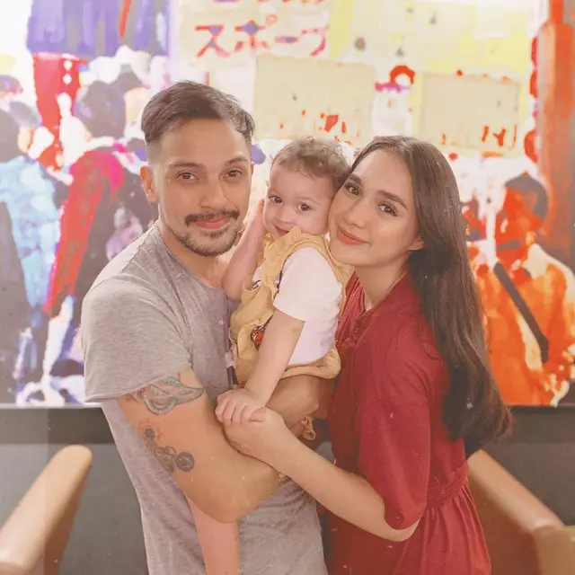 Beda Usia 11 Tahun, Ini 6 Momen Manis Jerry Likumahwa dan Raquel Katie