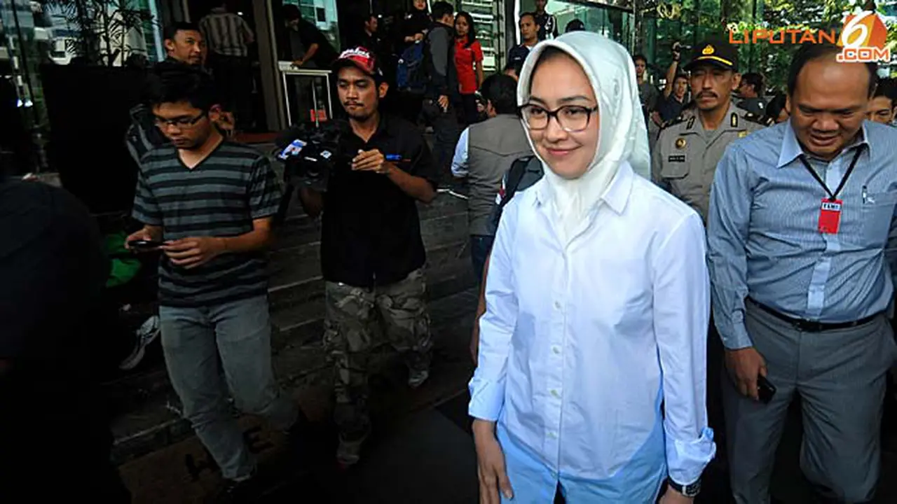 airin-rachmi-diany-jenguk-2-131010b.jpg