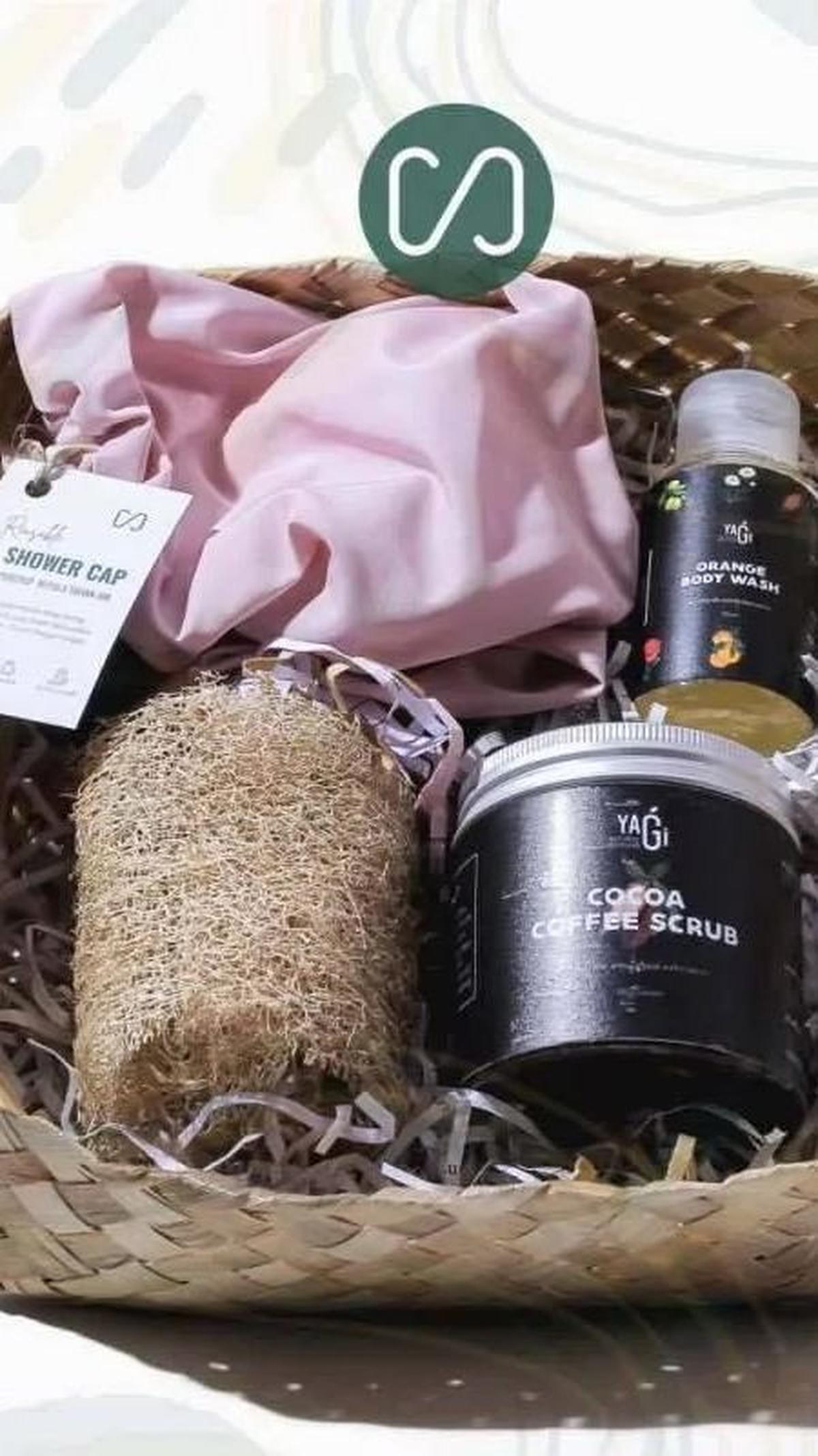 8. Hampers Lebaran Alat Perawatan Diri: Kecantikan yang Dipersembahkan