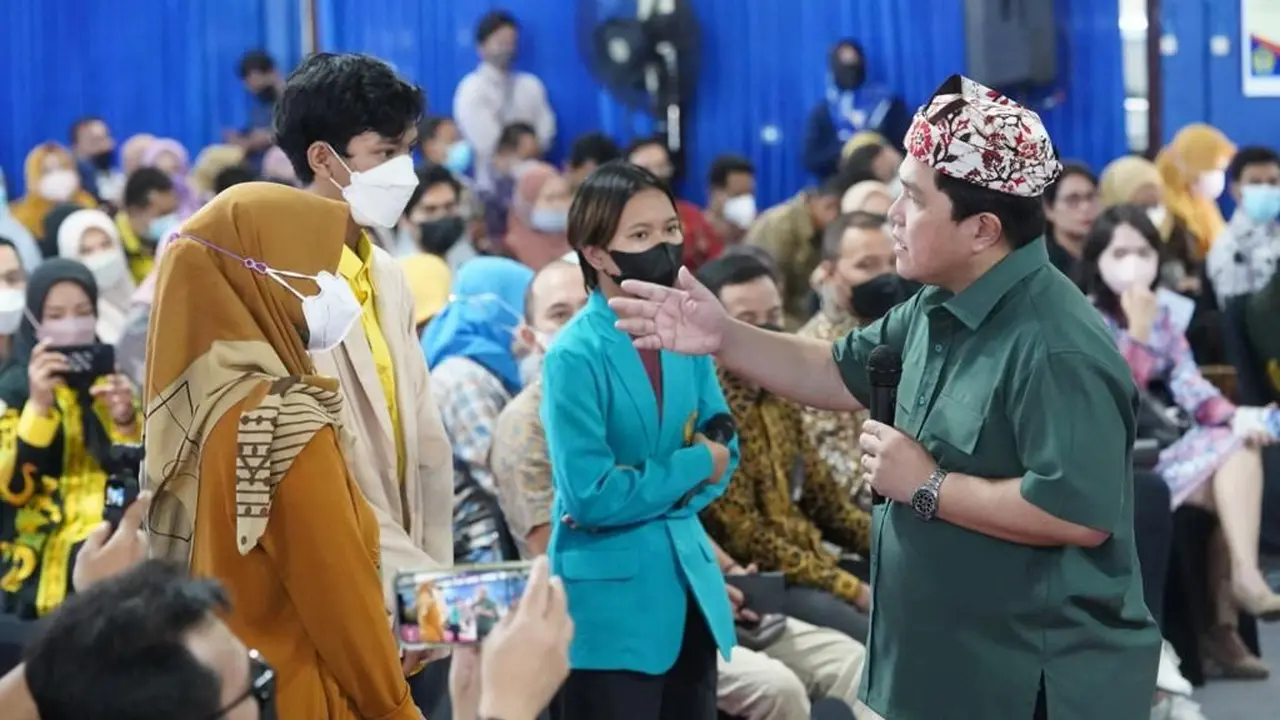 Menteri BUMN Erick Thohir dalam kuliah umum di Universitas PGRI Banyuwangi, Minggu (15/4/2022). (Foto: Erick Thohir)