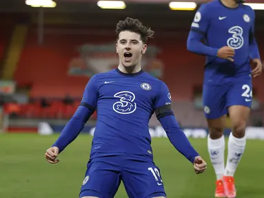 Gelandang Chelsea, Mason Mount bersebrasi setelah mencetak gol pembuka untuk timnya ke gawang Liverpool pada matchday ke-27 Liga Primer Inggris di Anfield, Jumat (05/03) dini hari WIB. Chelsea mempermalukan tuan rumah yang juga juara bertahan Liverpool 1-0. (Phil Noble, Pool via AP)