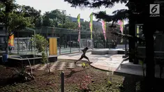 Seorang anak bermain di kawasan RPTRA Jakpro Asri Pluit, Jakarta, Rabu (4/10). Gubernur DKI Jakarta Djarot Saiful Hidayat berharap keberadaan RPTRA di Jakarta sebagai tempat penguatan karakter bangsa. (Liputan6.com/Faizal Fanani)