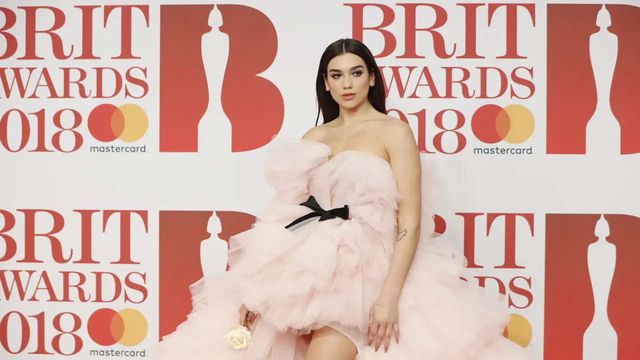 [Bintang] Dua Lipa