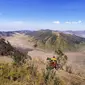 Gunung Kursi adalah sabana tertinggi di Gunung Bromo. (Dok: IG @yu.ni.ar&nbsp;https://www.instagram.com/p/B5TiCZJHAMx/?igsh=MXFvNmdoMGlwbmZrcg%3D%3D)