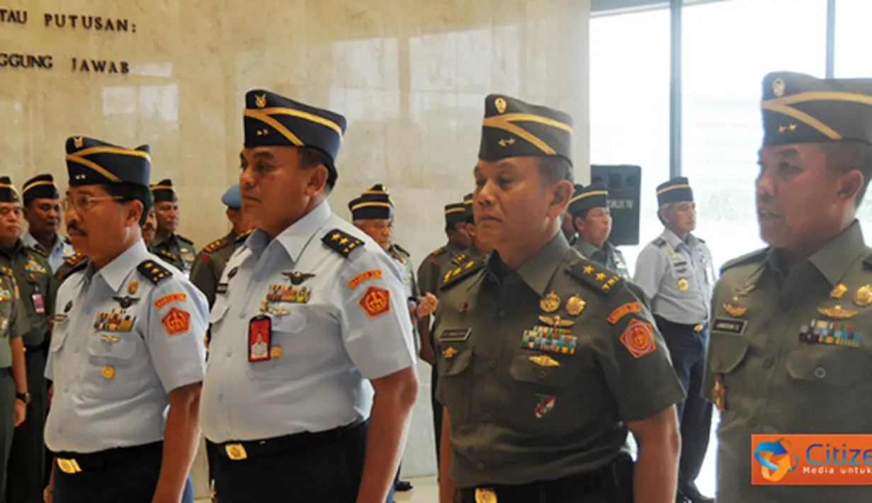 Citizen6, Jakarta: Asisten Personel (Aspers) Panglima TNI dari Marsda Daryatmo kepada Marsda Bambang Wahyudi, dan jabatan Asisten Teritorial, Panglima TNI dari Mayjen TNI Azmyn Yusri Nasution kepada Mayjen TNI Langgeng Sulistiyono. (Pengirim: Badarudin B)