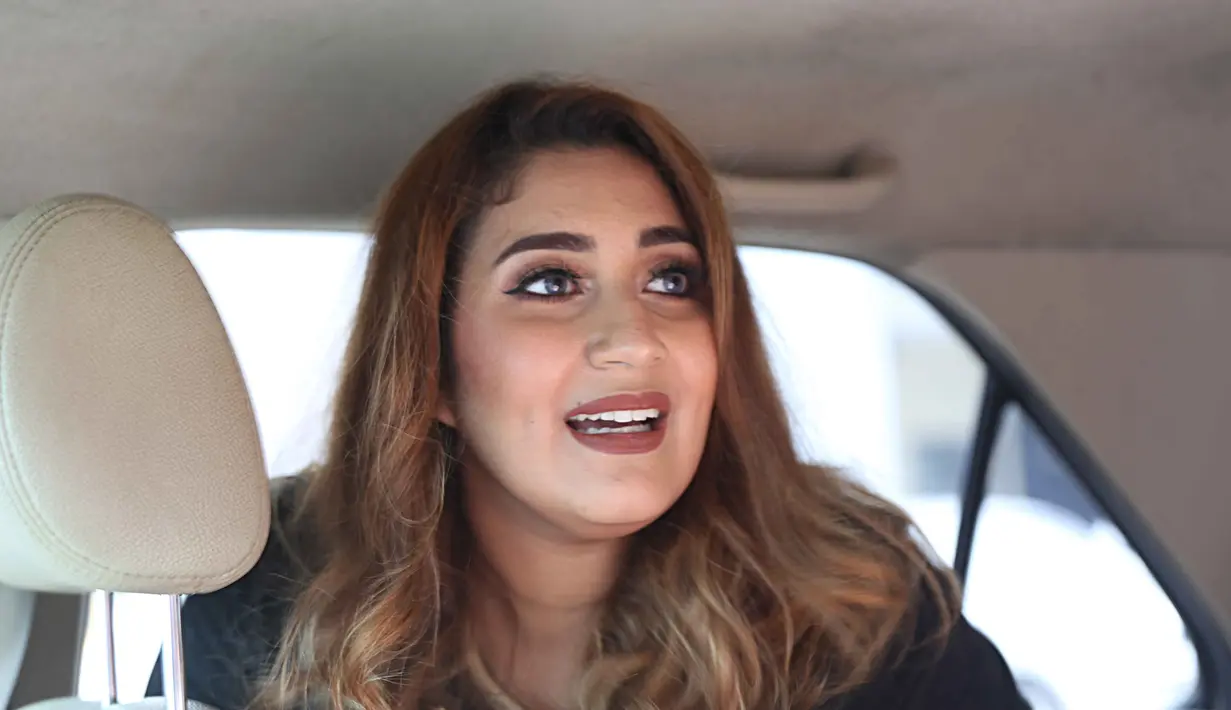 Tania Nadira mengunggah foto bersama Tommy Kurniawan serta dua buah hatinya dalam suatu acara. Meski hubungan keduanya sedang proses cerai di Pengadilan Agama, rumah tangga pasangan ini terlihat akur demi buah hatinya. (Nurwahyunan/Bintang.com)