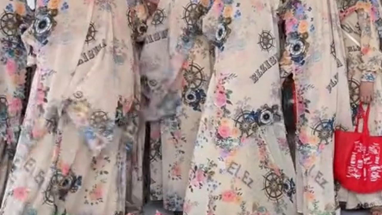 Selalu Kompak dalam Berbusana, Aksi Kelompok Pengajian Ibu-Ibu Ini Curi Perhatian