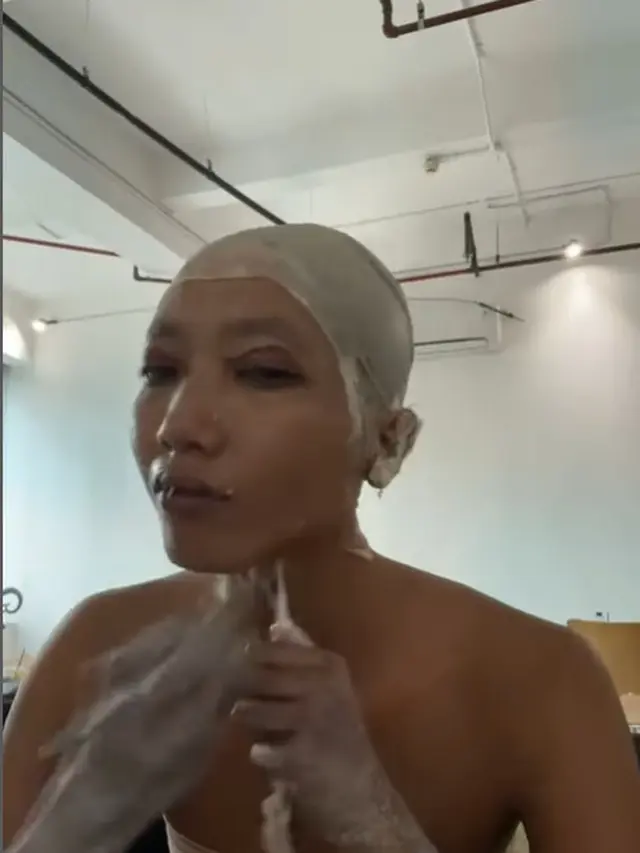 6 Potret Totalitas Hayati Azis demi Film Pabrik Gula, Berperan Sebagai Nyi Wilengi