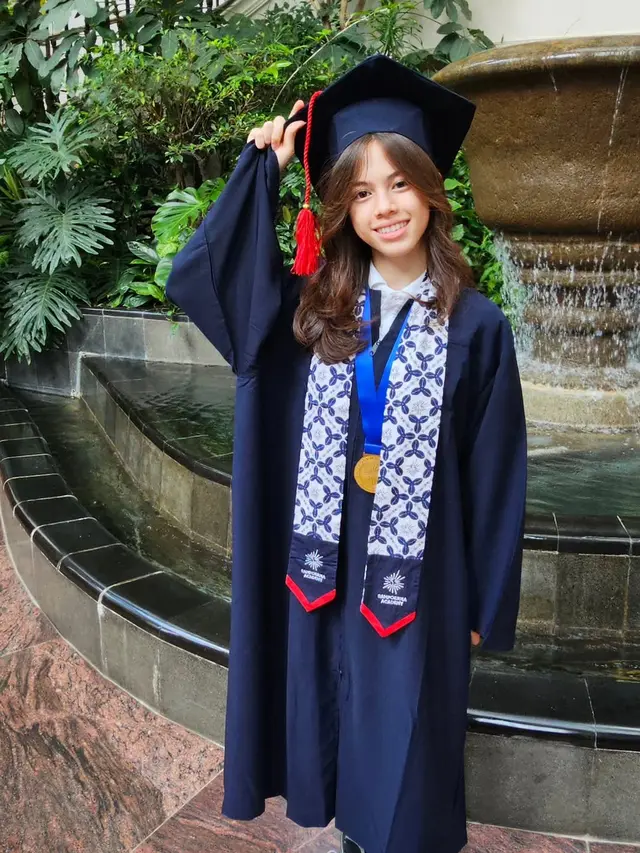 Anak Wulan Guritno yang Lulus SMP. [@wulanguritno]