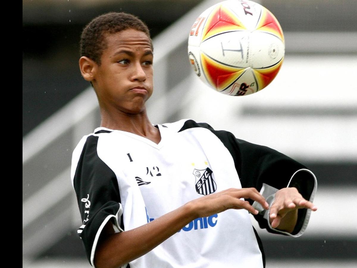 Kisah Neymar 2 Dari Bocah Miskin Hingga Pemain Termahal Dunia Bola Liputan6 Com