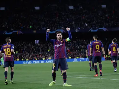 Megabintang Barcelona, Lionel Messi berselebrasi setelah mencetak gol ke gawang Olympique Lyon pada leg kedua 16 besar Liga Champions di Camp Nou, Rabu (13/3). Messi mencetak dua gol dan dua assist saat Barcelona menggilas Lyon 5-1. (AP/ Emilio Morenatti)