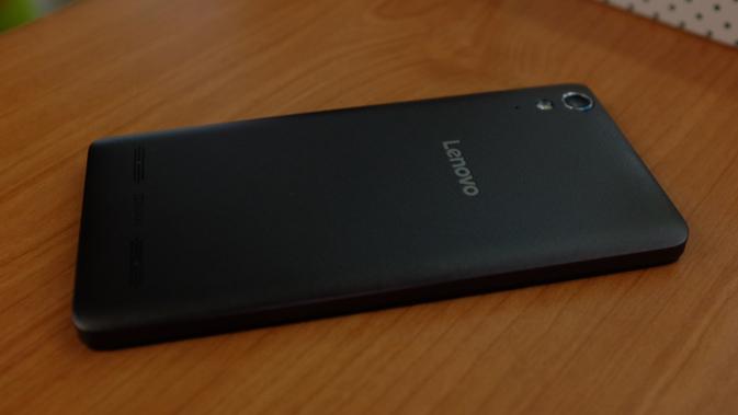 Lenovo A6010, Smartphone 4G Lenovo yang Dirakit di Indonesia. Liputan6.com/Iskandar