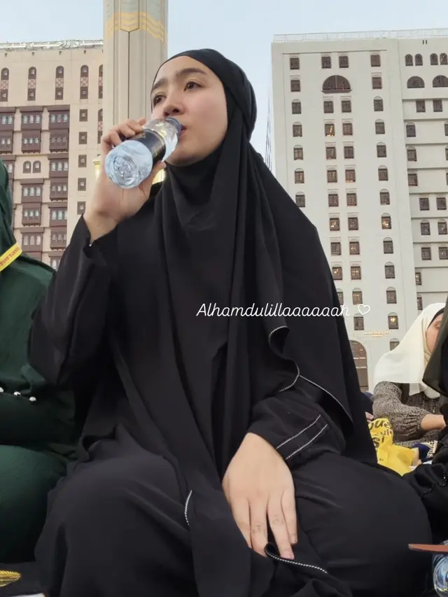 Febby Rastanty Jalani Ramadan Tahun Ini dengan Umrah. [@febbyrastanty]