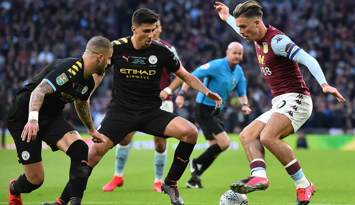 Meski tak belum bisa mengangkat Aston Villa dari zona degradasi, Grealish tetap mendapatkan predikat bintang dan mengundang ketertarikan klub besar seperti Barcelona dan Real Madrid. (AFP/Glyn Kirk)