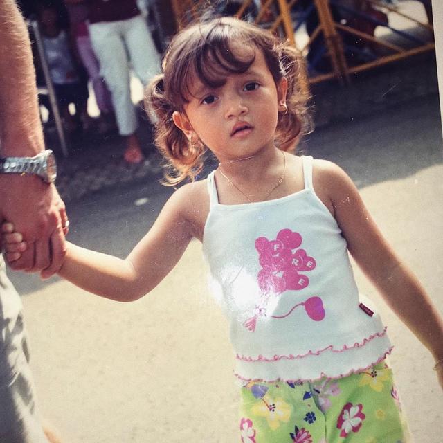 6 Potret Megan Domani Saat Kecil, Sudah Cantik dan Manis