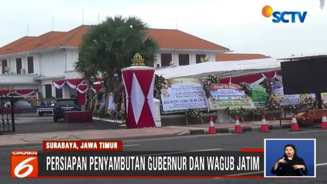 Rencanannya, siang ini pasangan gubernur dan wakil gubernur baru akan diarak keliling jalan jalan protokol Surabaya.