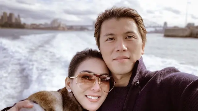 [Fimela] Syahrini dan Reino Barack
