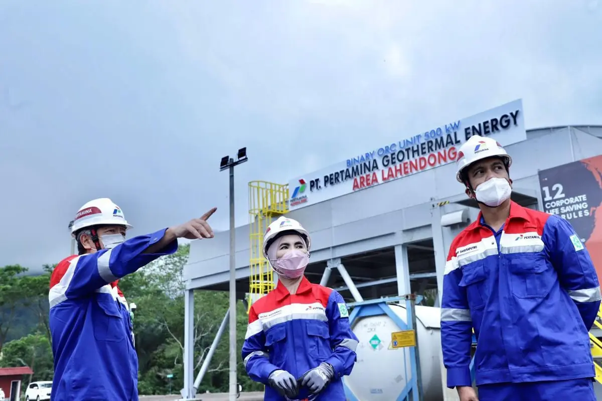 Direktur Utama Pertamina Nicke Widyawati di Kantor PGE area Lahendong, Tomohon, Sulawesi Utara. (Dok Pertamina)