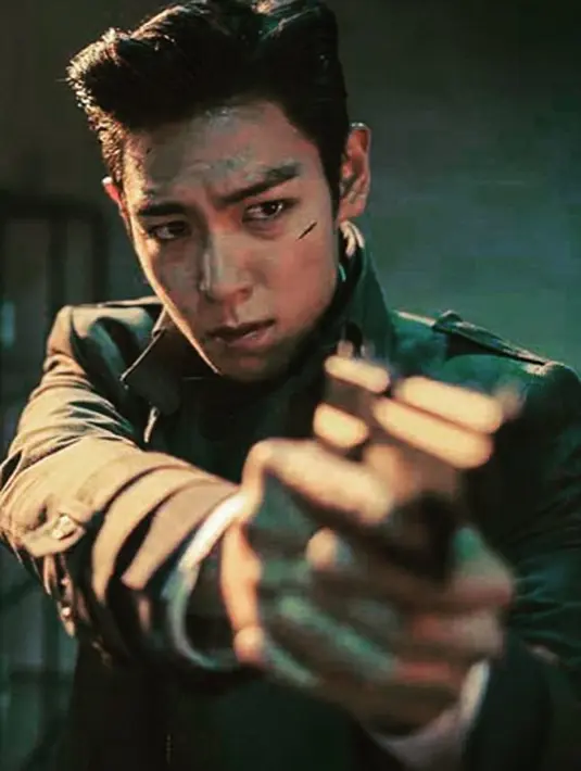 Dilarikan ke rumah sakit secara tiba-tiba karena mengalami overdosis obat antidepresan. Kabarnya hal ini berkaitan dengan statusnya yang sudah tak menjadi bagian di divisi kepolisian Gangnam. (Instagram/choi_seung_hyun_tttop)