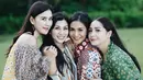 <p>Nagita Slavina, Caca Tengker, Syahnaz Sadiqah, dan Nisya Ahmad diketahui sedang berlibur ke Bali. Foto: Instagram.</p>