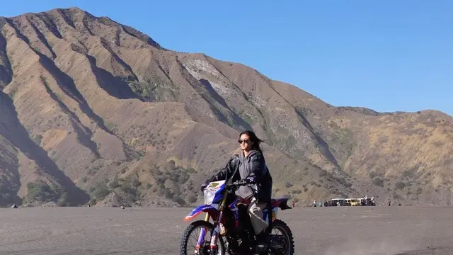 Keisya Levronka Unggah 7 Potret Keseruan Naik Motor Trail