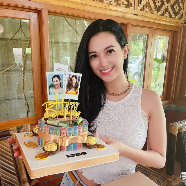 6 Momen Ulang Tahun Sylvia Fully Ke-33, Dapat Kado Mobil Mewah dari Suami