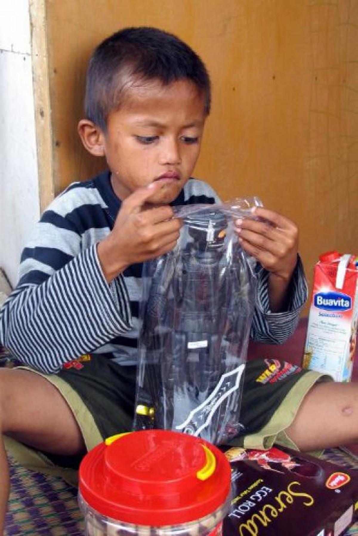 Ilham bocah perokok, 2 pak sehari