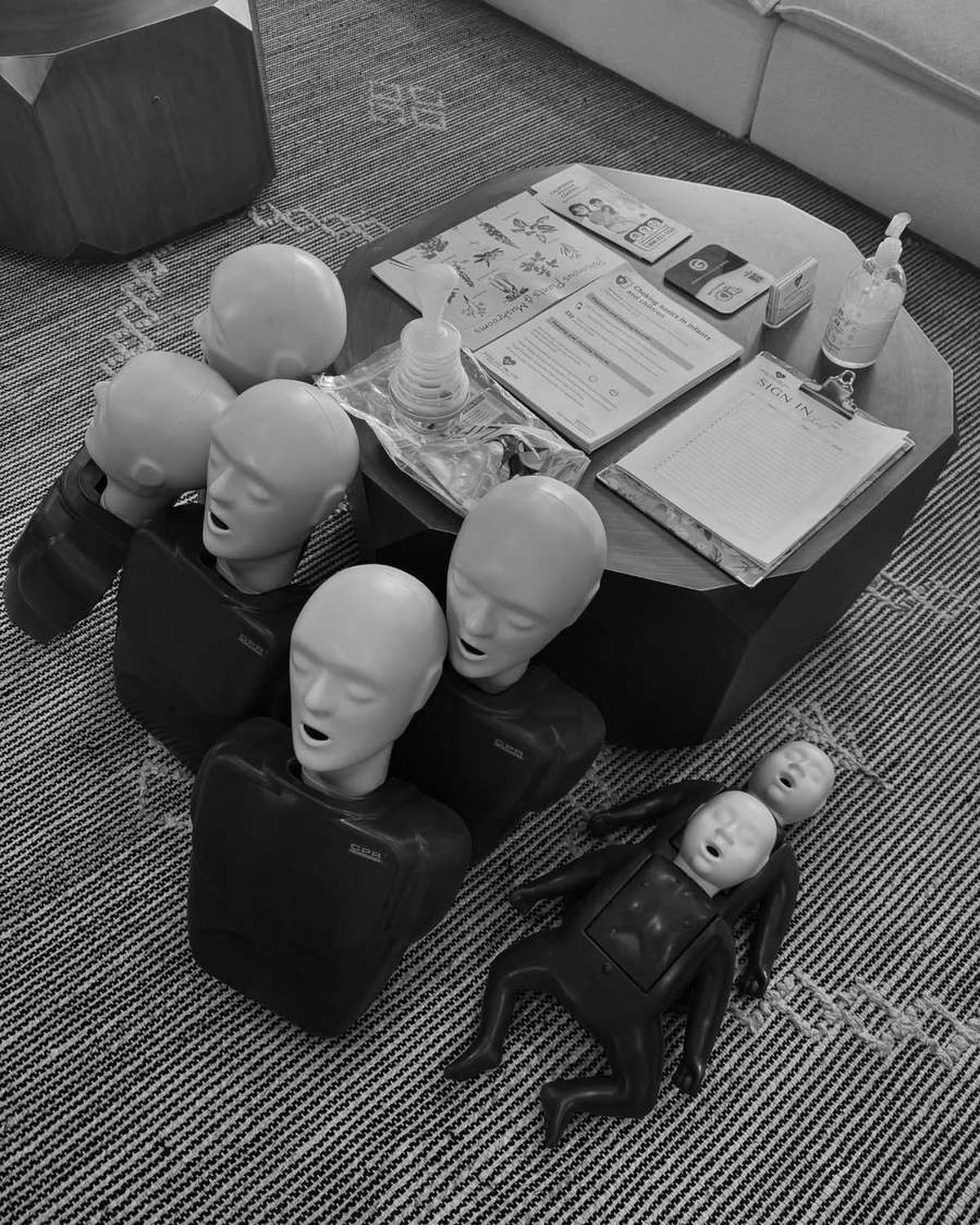 Siap Sambut Anak Kedua, 8 Potret Nikita Willy dan Indra Priawan Ikut Kelas Basic Life Support - Belajar CPR Hingga Heimlich Maneuver