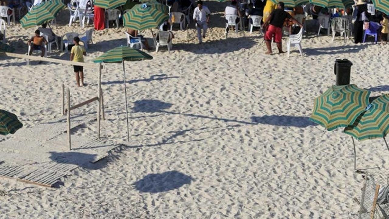 Tradisi unik warga Mesir puaskan diri di pantai sebelum puasa