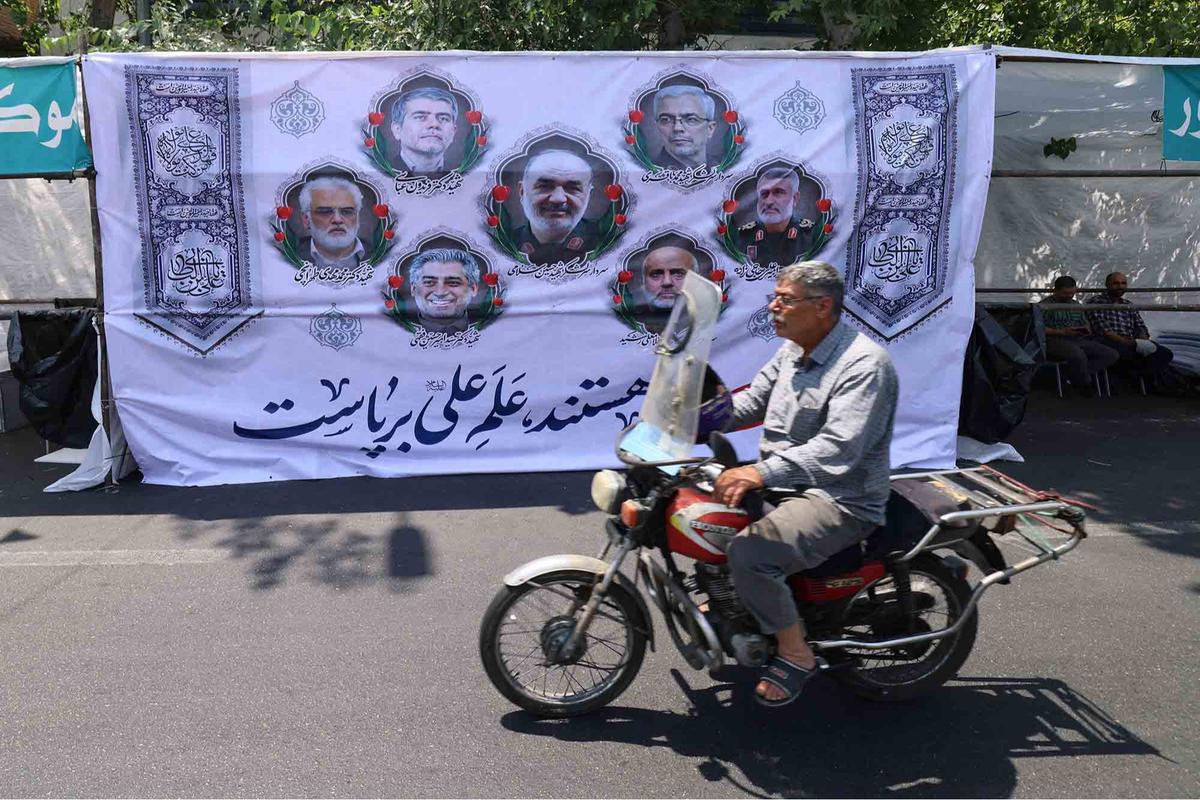 FOTO: Suasana Kota Teheran Iran Dihiasi Poster Anti-Israel
