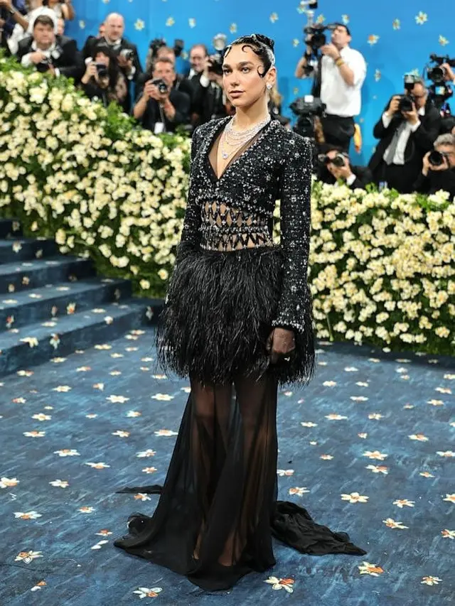 Parade Siluet Blazer di Met Gala 2025, dari Zendaya, Lisa BLACKPINK hingga Sabrina Carpenter