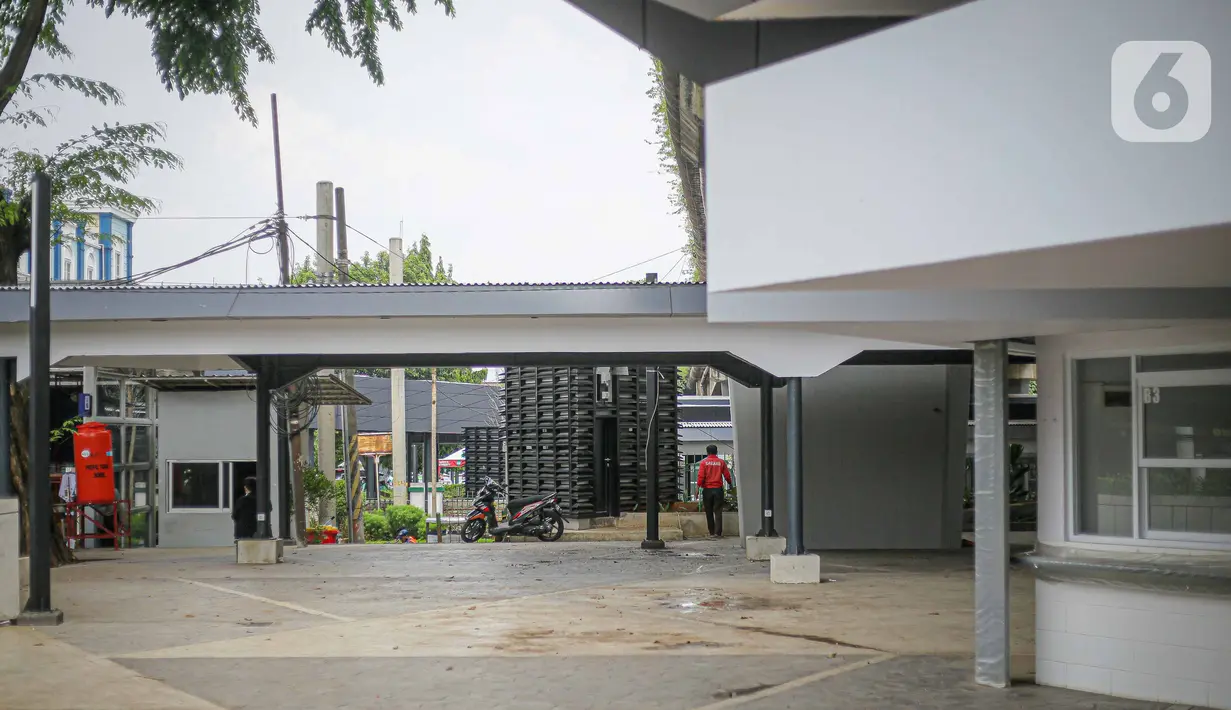 dalam bertransportasi dan berpindah antarmoda angkutan. (Liputan6.com/Faizal Fanani)
Suasana halte integrasi sisi Timur Stasiun Tebet di Jakarta, (15/9/2021). Penataan Stasiun Tebet merupakan bagian dari program penataan stasiun KRL di Jakarta. (Liputan6.com/Faizal Fanani)