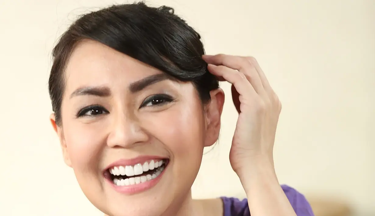 Sejak itu, perempuan kelahiran Surabaya 40 tahun silam itu tidak mau lagi membahas terkait suaminya. Begitu juga dengan yang dilakukan sang suami, Sandy Tumiwa. (Bambang E. Ros/Bintang.com)