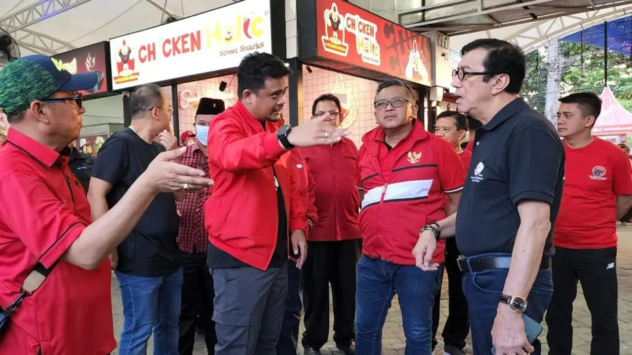 Sekjen PDI Perjuangan Hasto Kristiyanto bersama Wali Kota Medan Bobby Nasution dan Menkumham Yasonna Laoly (Istimewa)