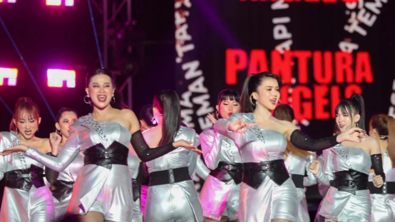 Duet Maut Rhoma Irama x JKT48 Hingga Aksi Menggemaskan Abang L Gebrak Panggung HUT 31 Indosiar