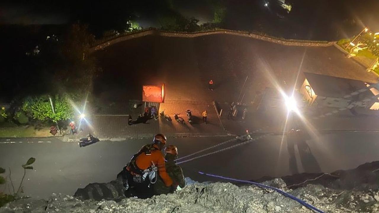 Basarnas Bali Berhasil Lakukan Penyelamatan Pecinta Hewan di Tebing Pandawa