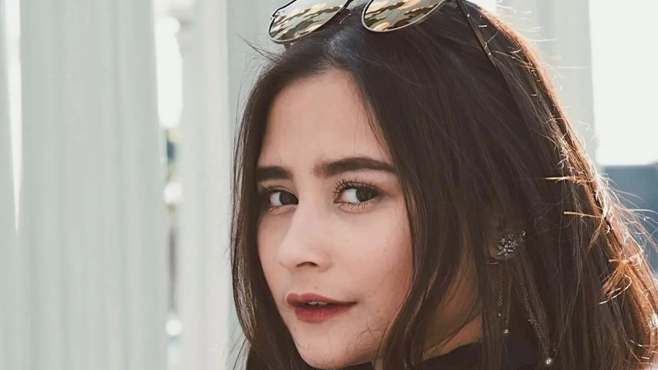 [Bintang] 3 Gaya Hairstyling Prilly Latuconsina Ini Cocok untuk Tipe Rambut Pendek