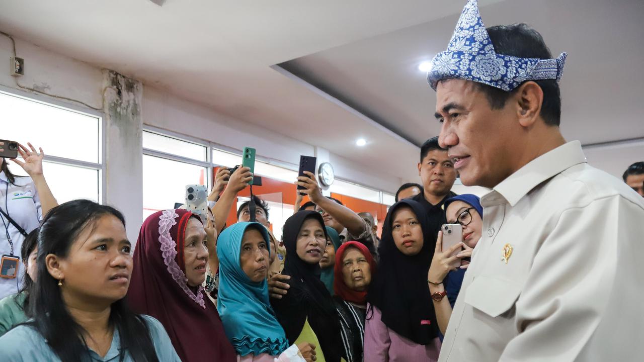 Mentan Amran dan Wamentan Sudaryono Operasi Pasar di Palembang, Pastikan Harga Pangan Selama Ramadan Terjangkau
