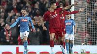 Bek Liverpool, Dejan Lovren (depan) berselebrasi usai mencetak gol ke gawang Napoli pada pertandingan Grup E Liga Champions di stadion Anfield, Inggris (27/11/2019). Liverpool bermain imbang 1-1 atas Napoli. (AP Photo/Jon Super)