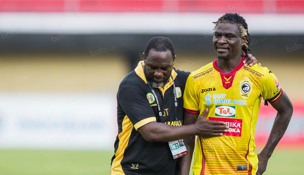 Jacksen F Tiago dan juga Bio Paulin merupakan ikon kesuksesan Persipura Jayapura kala menembus semifinal Piala AFC musim 2013/2014. (Bola.com/Vitalis Yogi Trisna)