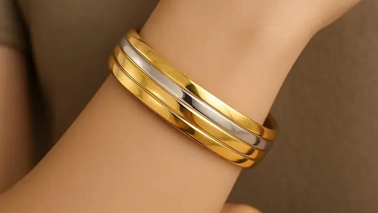 7 Model Gelang Emas Bangle 50 Gram 22 Karat Favorit Ibu Sosialita di 2025, Tampil Glamor