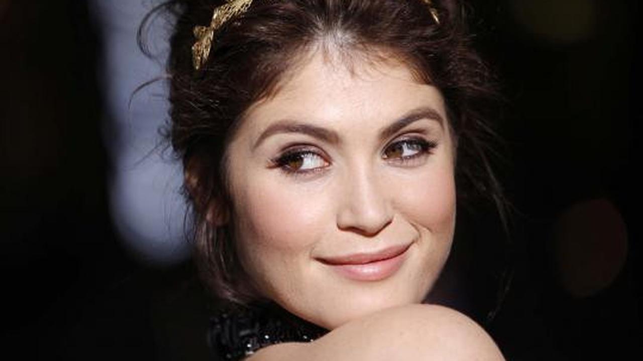 Aktris Gemma Arterton tampil cantik dan seksi di Hollywood