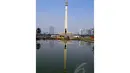 Kondisi Monas terlihat dari kejauhan saat proses pembersihan,  Kamis (15/05/2014) (Liputan6.com/Miftahul Hayat)