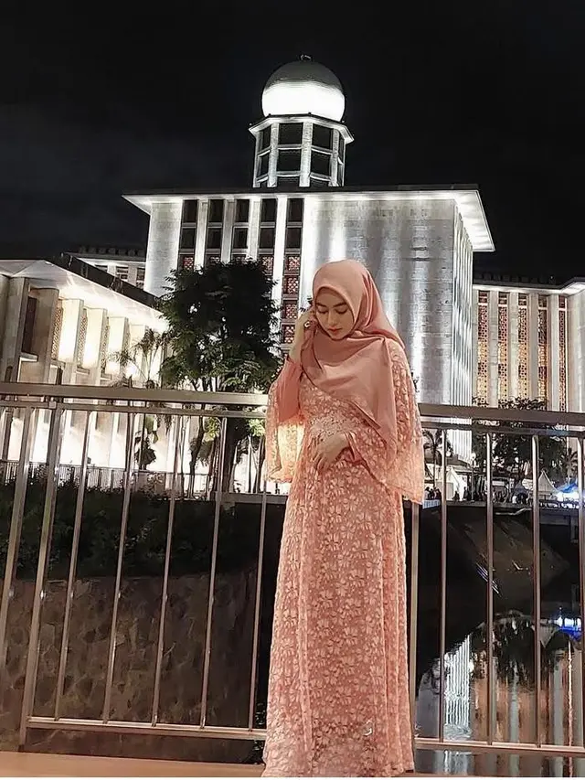 OOTD Hijab Buka Puasa Bersama hingga Lebaran ala Nabilah Ayu. [@nblh.ayu]