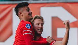 Bek Timnas Indonesia, Mees Hilgers mencetak satu gol saat FC Twente menang telak 4-0 atas Heracles dalam lanjutan Eredivisie 2024/2025, Minggu (27/10/2024) (Dok. FC Twente).