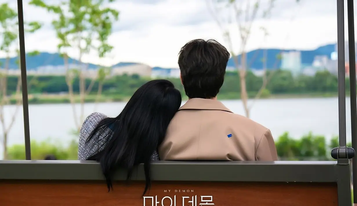 My Demon masih akan hadir dengan delapan episode lainnya, yang tentu bikin penasaran. Apakah Kim Yoo Jung dapat membalaskan dendam dan menggapai ambisinya? [Foto: Instagram/sbsdrama.official]