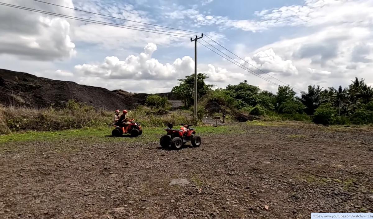 Berkeliling dengan ATV selama satu jam