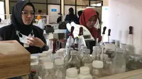 Geliat Pekan Pemuda Inovasi dan Riset Nasional (PIRN XX) yang Berlangsung di Laboratorium Fakultas Matematika dan Ilmu Pengetahuan Alam Universitas Mataram, Nusa Tenggara Barat. (Foto: Ade Nasihudin Al Ansori/Liputan6.com)