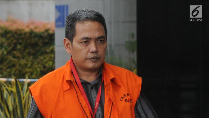 Plh Kadis PU Kota Pasuruan Dwi Fitri Nurcahyo tiba di Gedung KPK, Jakarta, Jumat (16/11). Dwi akan menjalani pemeriksaan lanjutan oleh penyidik KPK. (Merdeka.com/Dwi Narwoko)