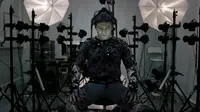 Andy Serkis di Star Wars: The Force Awakens saat memperagakan Snoke.